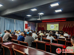 <b>频以平实易懂的言语、新鲜抽象的画面</b>